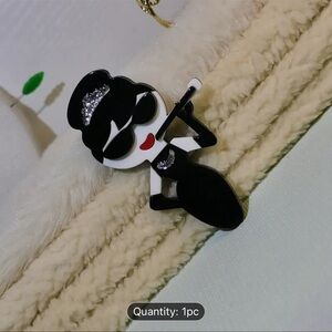 **NEW WITHOUT TAGS • Audrey Hepburn • Brooch • Breakfast At Tiffany’s